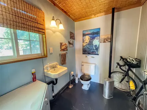 Bath - 302 N 6th St, Hamilton, MT 59840 photo 2 of 2