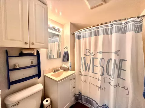 Bath - 302 N 6th St, Hamilton, MT 59840 photo 1 of 2