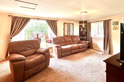 Living - 302 N 6th St, Hamilton, MT 59840 photo 3 of 4