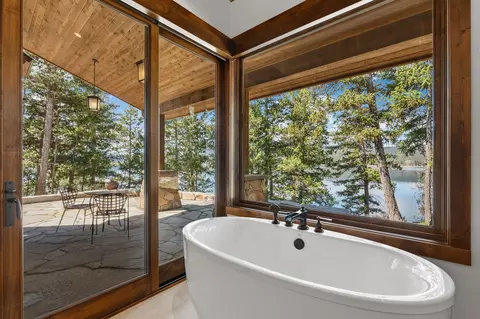 Bath - 116 Bitterroot Cove Ct, Marion, MT 59925 photo 2 of 7