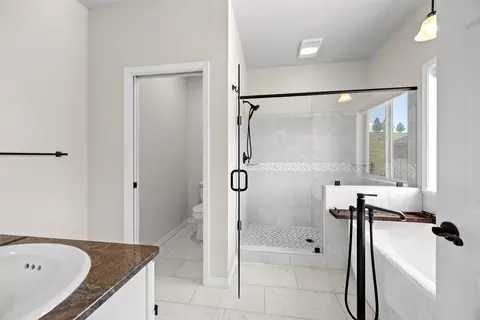Bath - 846 Tay Cir, Hamilton, MT 59840 photo 2 of 4