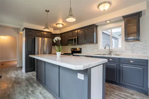 Kitchen - 925 8th Ave E, Kalispell, MT 59901 photo 2 of 4