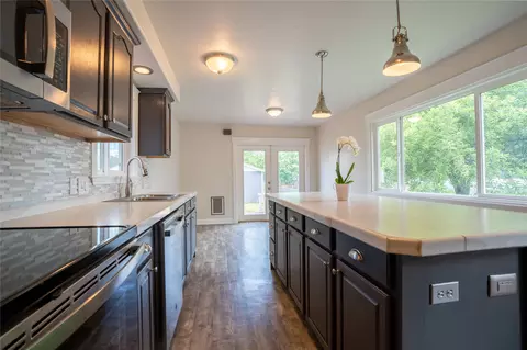Kitchen - 925 8th Ave E, Kalispell, MT 59901 photo 3 of 4