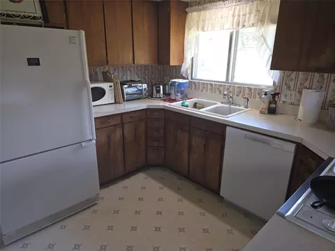Kitchen - 82 Ricketts Rd, Hamilton, MT 59840 photo 2 of 2