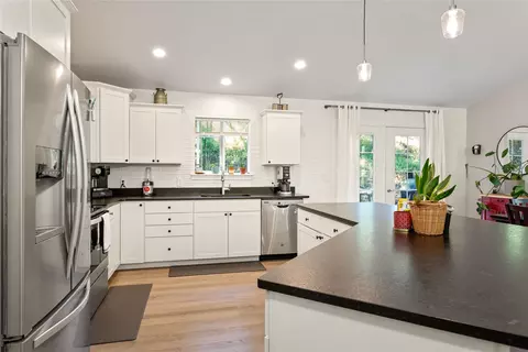 Kitchen - 564 Peaceful Dr, Bigfork, MT 59911 photo 2 of 3