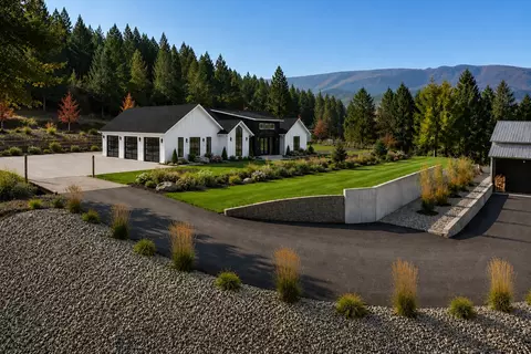 8350 Vann Dr, Lolo, MT 59847