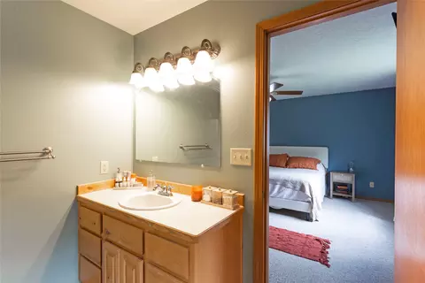 Bath - 21133 Handley Loop, Clinton, MT 59825 photo 2 of 4