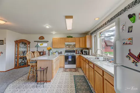 Kitchen - 11 Fiddlers Grn, Clancy, MT 59634 photo 5 of 8