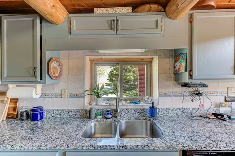Kitchen - 11 Fiddlers Grn, Clancy, MT 59634 photo 4 of 8