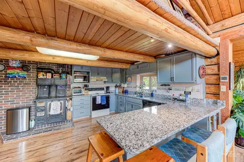 Kitchen - 11 Fiddlers Grn, Clancy, MT 59634 photo 1 of 8