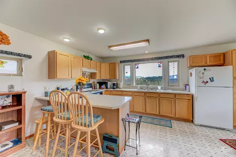 Kitchen - 11 Fiddlers Grn, Clancy, MT 59634 photo 6 of 8