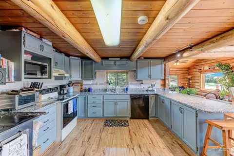 Kitchen - 11 Fiddlers Grn, Clancy, MT 59634 photo 2 of 8