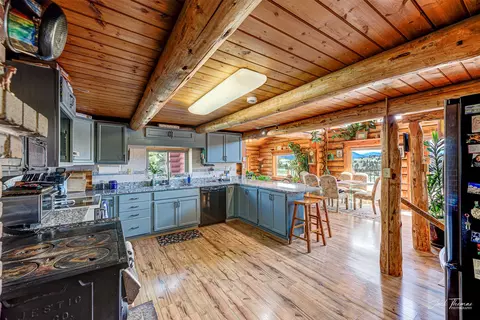 Kitchen - 11 Fiddlers Grn, Clancy, MT 59634 photo 3 of 8