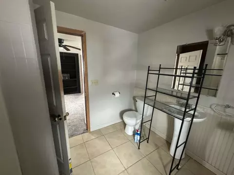 Bath - 1820 Thomas Ave, Butte, MT 59701 photo 2 of 3