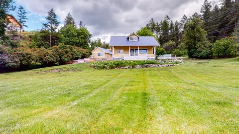 100 Boon Rd, Somers, MT 59932