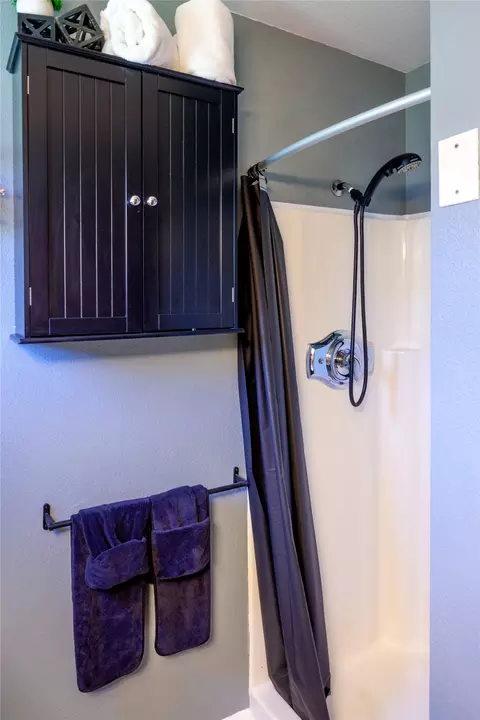 Bath - 1302 Montana Ave, Libby, MT 59923 photo 2 of 3