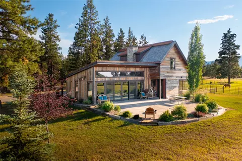 401 Boulder Ln, Eureka, MT 59917