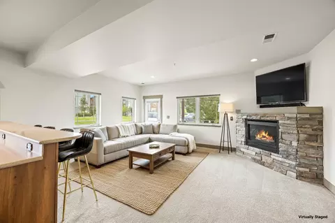 Living - 532 Silverleaf Dr, Whitefish, MT 59937 photo 1 of 2