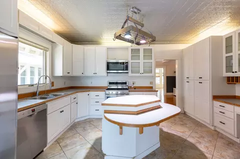 Kitchen - 815 5th Ave N, Great Falls, MT 59401 photo 3 of 4