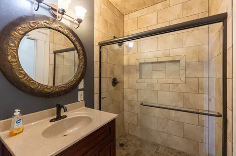 Bath - 815 5th Ave N, Great Falls, MT 59401 photo 6 of 8