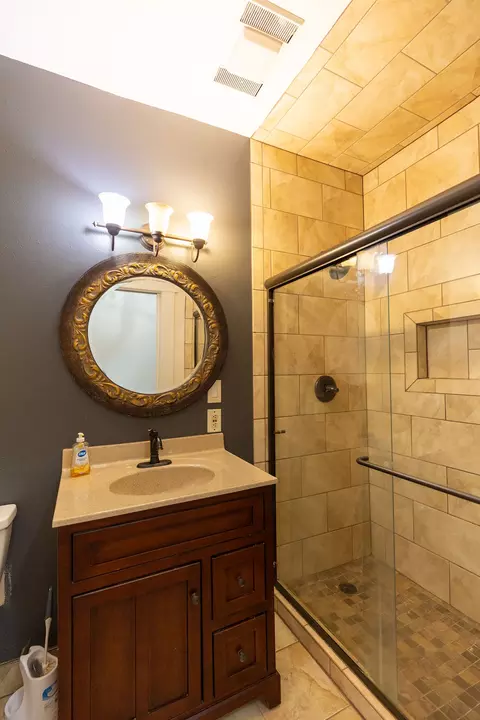 Bath - 815 5th Ave N, Great Falls, MT 59401 photo 8 of 8