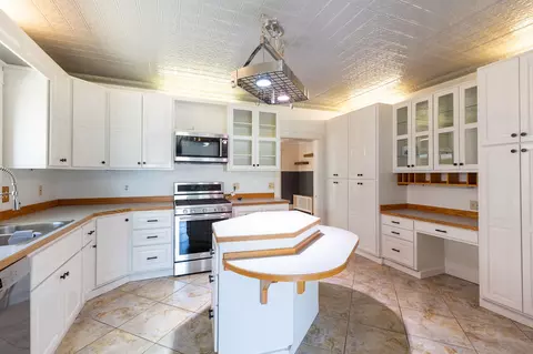 Kitchen - 815 5th Ave N, Great Falls, MT 59401 photo 2 of 4