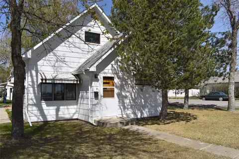 2 S Main St, Conrad, MT 59425