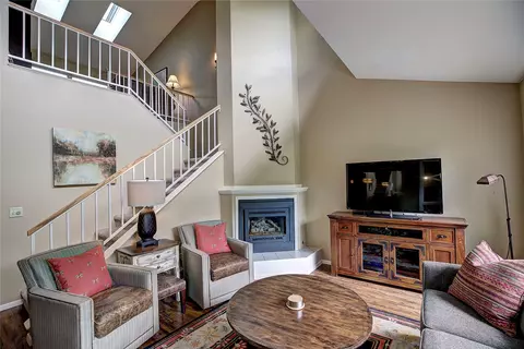 695 Saint Andrews Dr, Columbia Falls, MT 59912