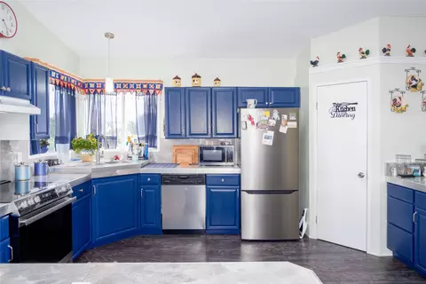 Kitchen - 108 Bobtail Meadow Rd, Libby, MT 59923 photo 3 of 4