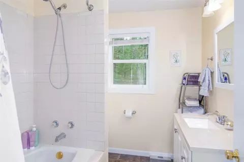 Bath - 507 Dome Mountain Ave, Libby, MT 59923 photo 1 of 1