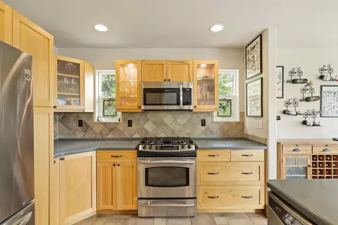 Kitchen - 416 S 420 S Eighty Dr, Somers, MT 59932 photo 5 of 10