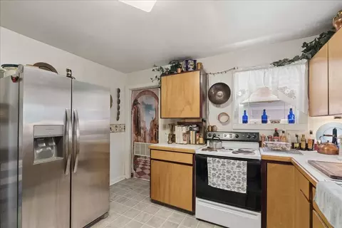 Kitchen - 224 Loomis St, Simms, MT 59477 photo 1 of 2
