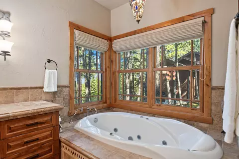 Bath - 599 Pommel Dr, Bigfork, MT 59911 photo 2 of 5