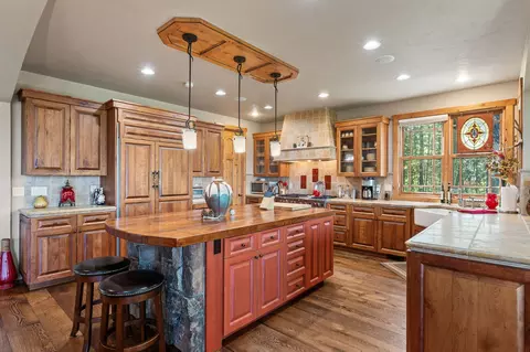 Kitchen - 599 Pommel Dr, Bigfork, MT 59911 photo 2 of 5