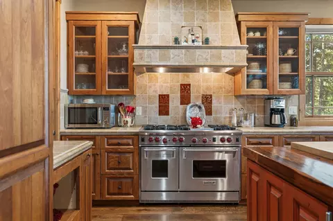 Kitchen - 599 Pommel Dr, Bigfork, MT 59911 photo 3 of 5