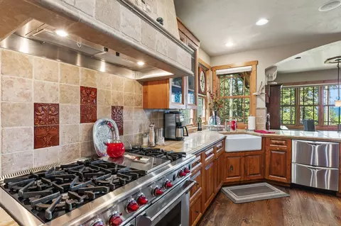 Kitchen - 599 Pommel Dr, Bigfork, MT 59911 photo 4 of 5