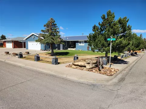 302 9th Ave SE, Cut Bank, MT 59427