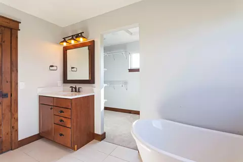 Bath - 5655 Longview Dr, Florence, MT 59833 photo 3 of 7