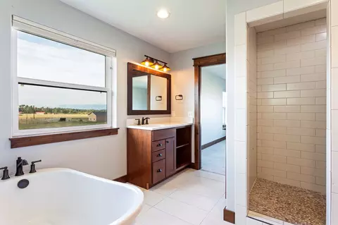Bath - 5655 Longview Dr, Florence, MT 59833 photo 5 of 7