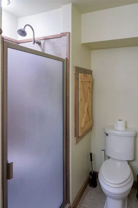 Bath - 465 Luscher Dr, Libby, MT 59923 photo 5 of 7
