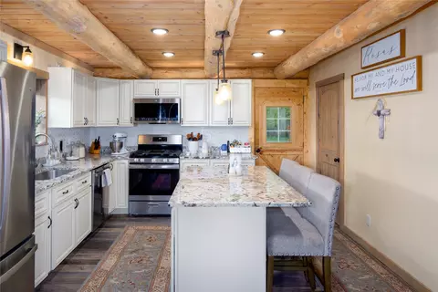 Kitchen - 465 Luscher Dr, Libby, MT 59923 photo 2 of 4