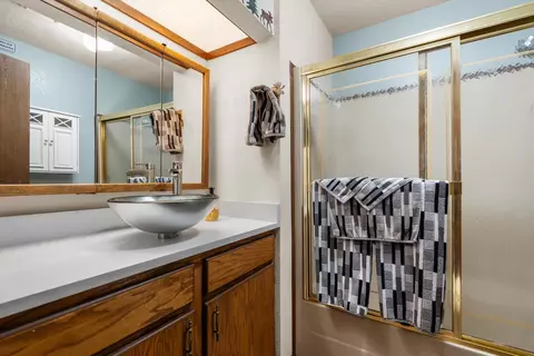Bath - 159 Sylvan Dr, Bigfork, MT 59911 photo 1 of 3