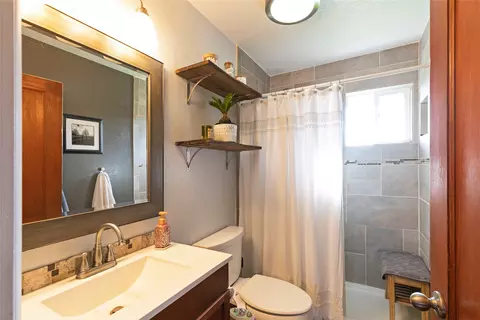 Bath - 456 Cooper Ln, Hamilton, MT 59840 photo 1 of 1