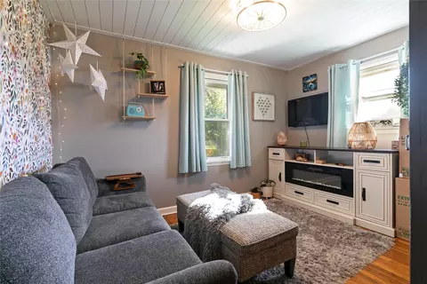Living - 456 Cooper Ln, Hamilton, MT 59840 photo 4 of 5