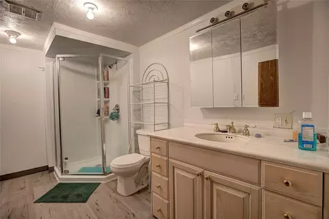 Bath - 1411 7th St E, Polson, MT 59860 photo 2 of 4