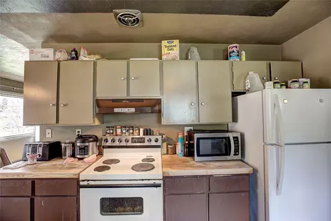 Kitchen - 1411 7th St E, Polson, MT 59860 photo 2 of 3