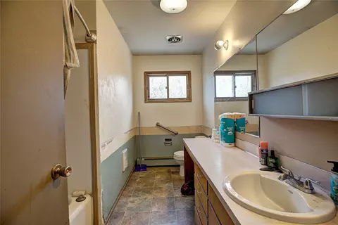 Bath - 1411 7th St E, Polson, MT 59860 photo 1 of 4