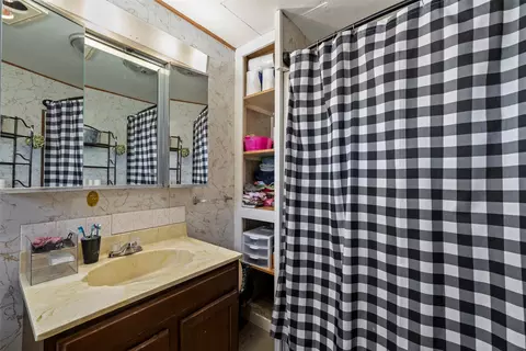 Bath - 2 Blackman St, Silver Star, MT 59751 photo 1 of 1