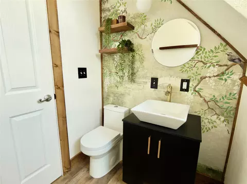 Bath - 217 E Ravalli St, Hamilton, MT 59840 photo 2 of 4