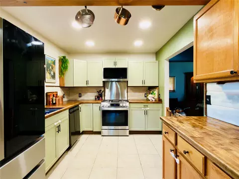 Kitchen - 217 E Ravalli St, Hamilton, MT 59840 photo 1 of 4